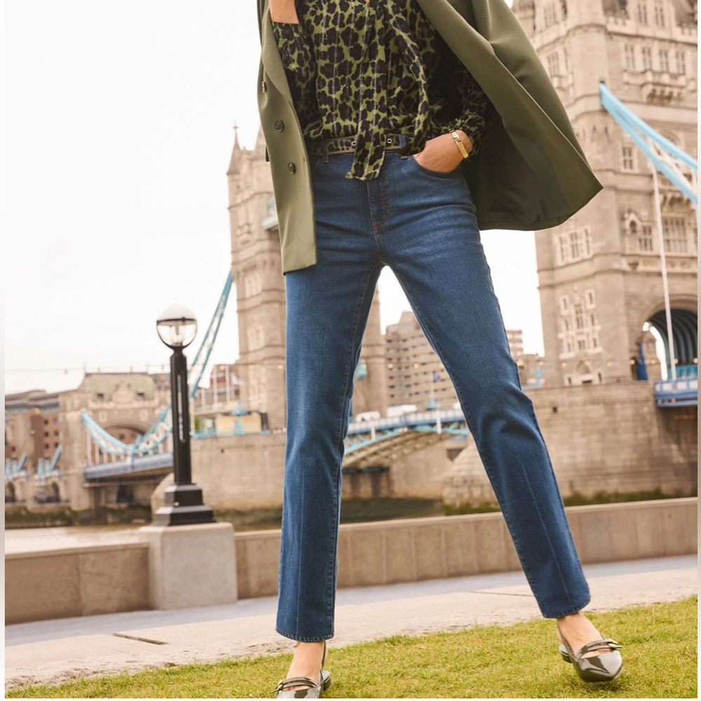 Talbots Straight Leg Mid-Rise Jean in Dark Wash Size 6